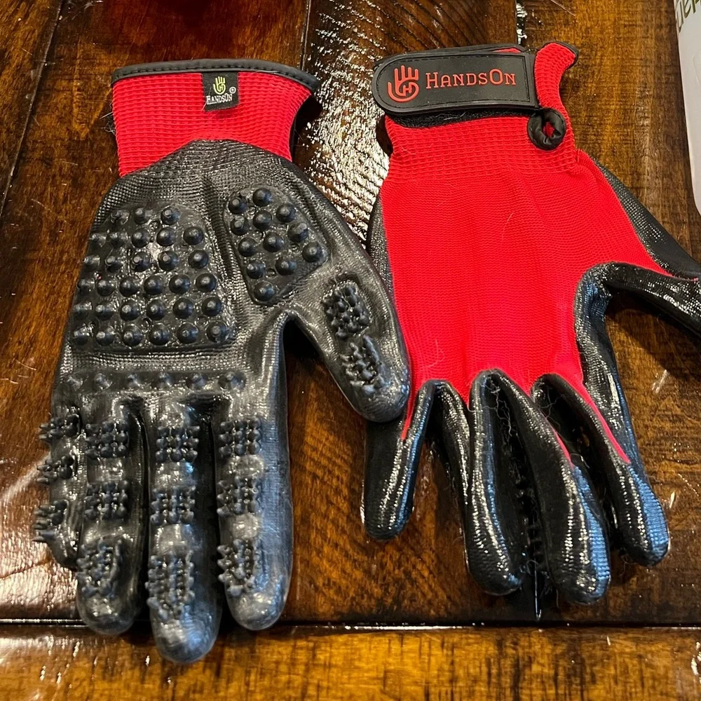 HandsOn pet grooming gloves.